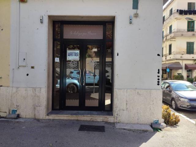 Locale Commerciale in affitto a San Silvestro, Cassino