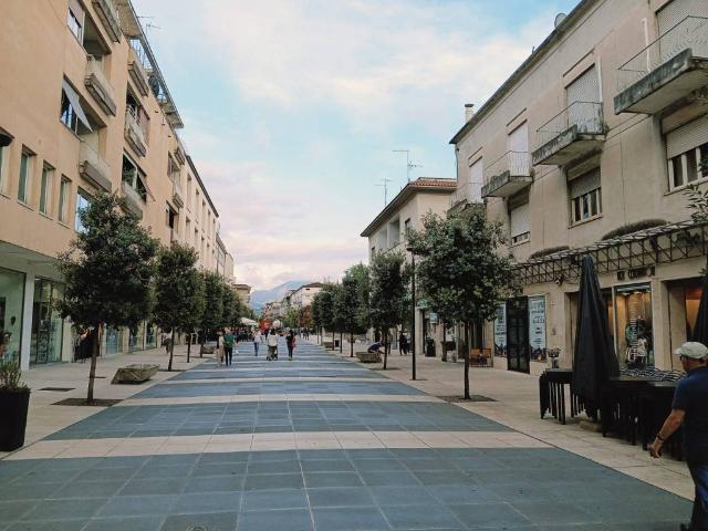 Locale Commerciale in affitto a San Silvestro, Cassino
