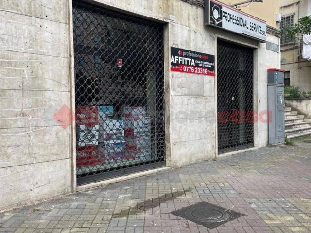 Locale Commerciale in affitto a San Silvestro, Cassino