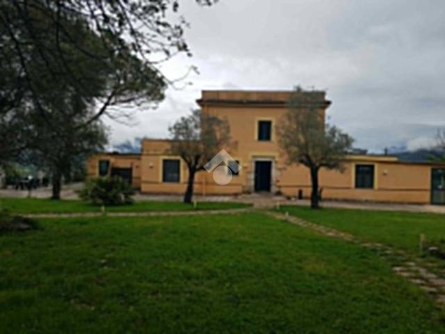 Locale Commerciale in affitto a San Silvestro, Cassino