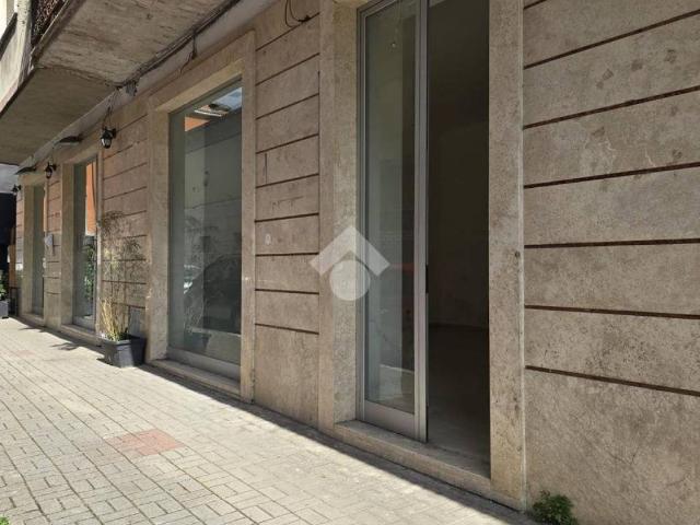 Locale Commerciale in affitto a San Silvestro, Cassino