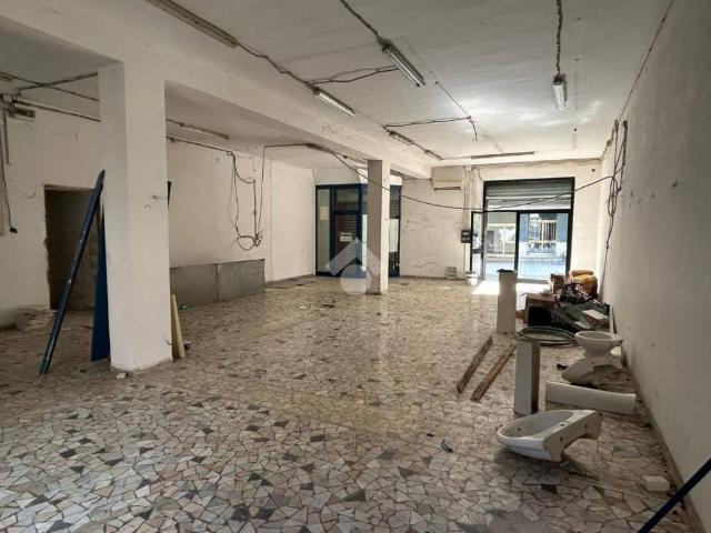 Locale Commerciale in affitto a San Silvestro, Cassino