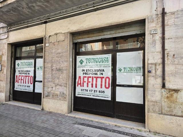 Locale Commerciale in affitto a San Silvestro, Cassino