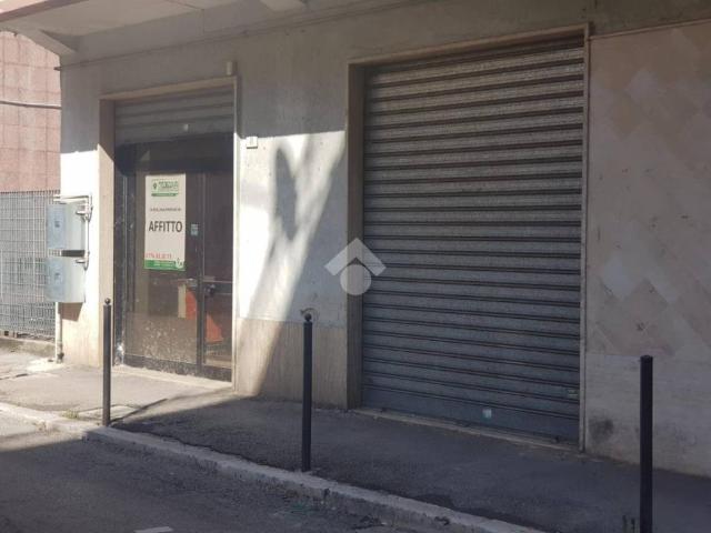 Locale Commerciale in affitto a San Silvestro, Cassino