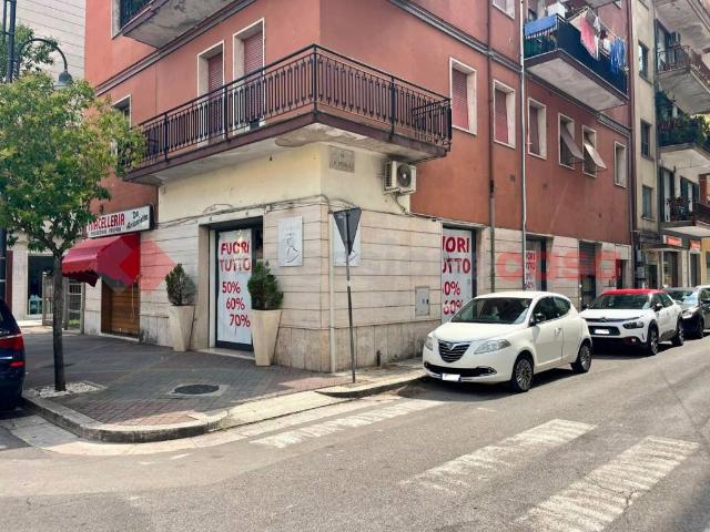 Locale Commerciale in affitto a San Silvestro, Cassino