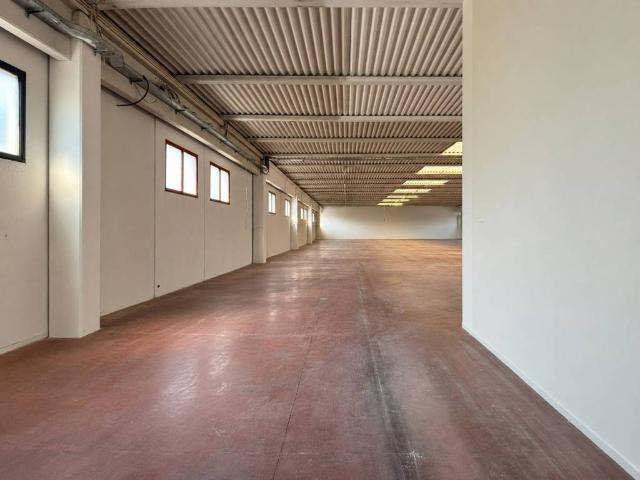 Locale Commerciale in affitto a Casola, Veneto