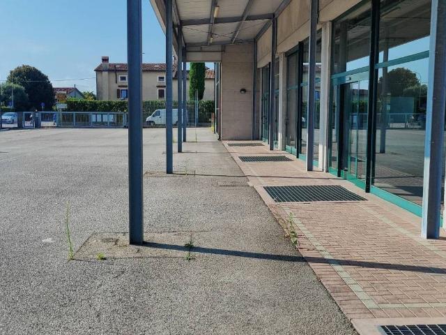 Locale Commerciale in affitto a Casola, Veneto