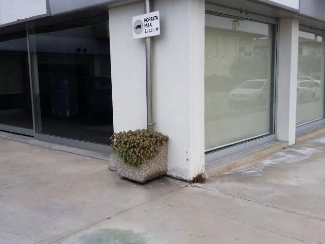 Locale Commerciale in affitto a Casola, Veneto