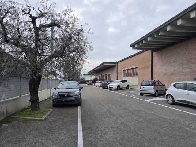 Locale Commerciale in affitto a Casola, Veneto