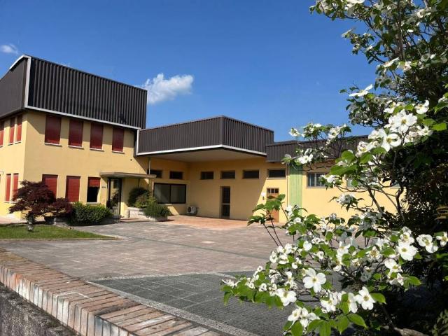 Locale Commerciale in affitto a Casola, Veneto