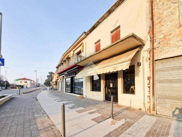 Locale Commerciale in affitto a Castagnaro, Veneto