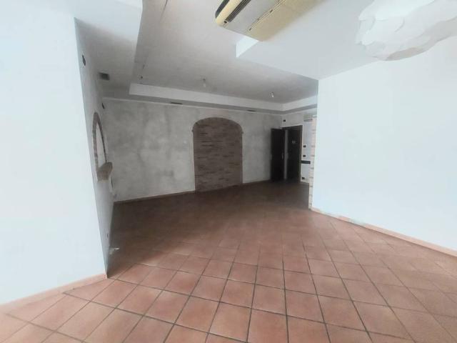 Locale Commerciale in affitto a Piemonte, Cuneo