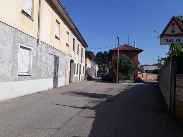 Locale Commerciale in affitto a Castano Primo, Lombardia