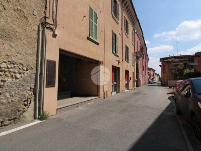 Locale Commerciale in affitto a Castegnato, Lombardia