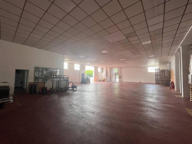 Locale Commerciale in affitto a Castegnato, Lombardia
