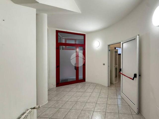 Locale Commerciale in affitto a Castel Goffredo, Lombardia
