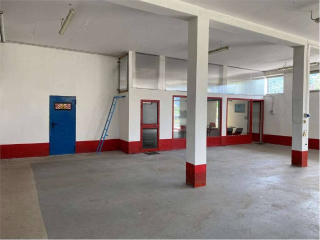 Locale Commerciale in affitto a Comunità Valsugana e Tesino, Ivano Fracena