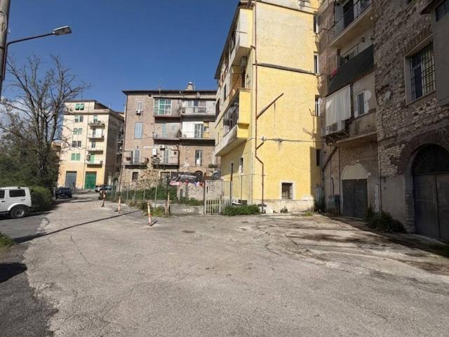 Locale Commerciale in affitto a S. Chirico, Roma Capitale