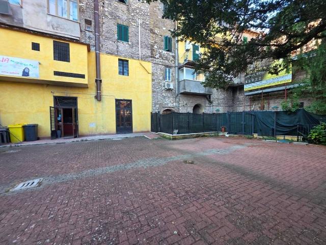 Locale Commerciale in affitto a S. Chirico, Castel Madama