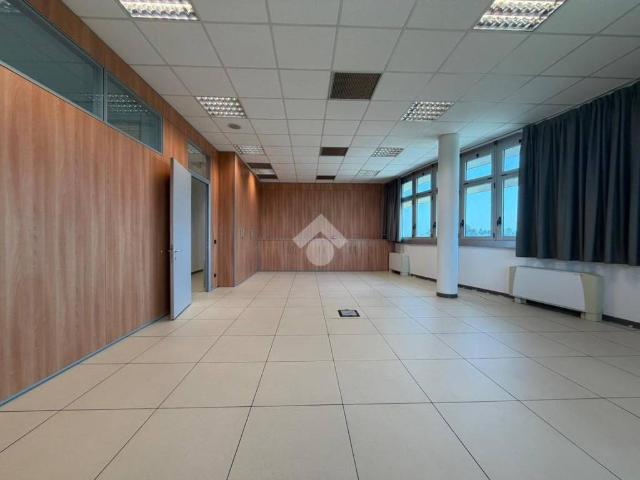 Locale Commerciale in affitto a Unione Reno Galliera, Castel Maggiore