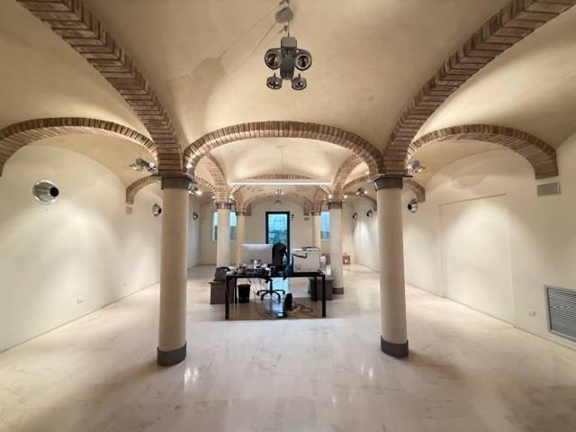 Locale Commerciale in affitto a Unione Reno Galliera, Castel Maggiore