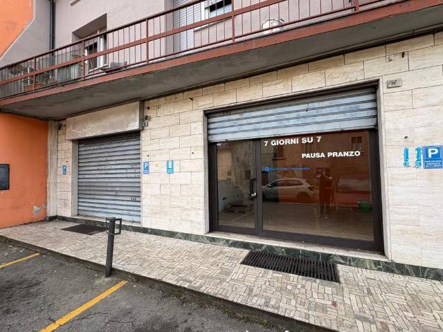 Locale Commerciale in affitto a Roncadelle, Lombardia