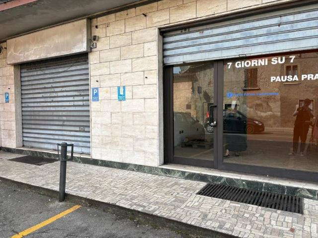 Locale Commerciale in affitto a Roncadelle, Lombardia