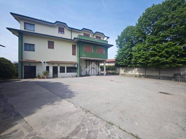 Locale Commerciale in affitto a Zona Sud, Castel Mella