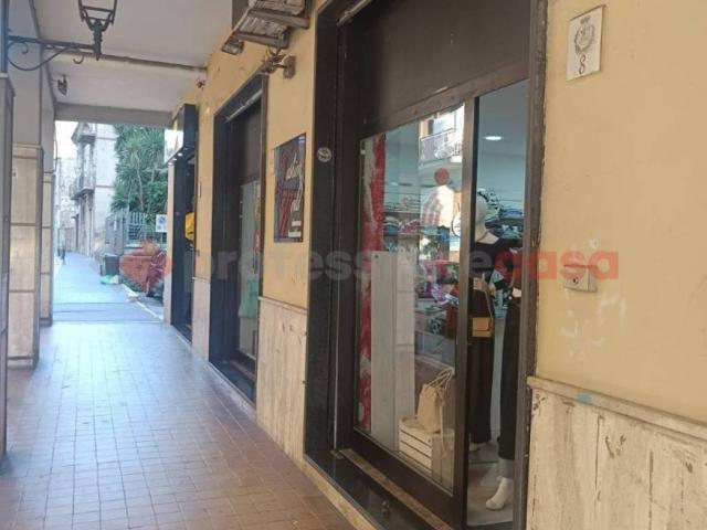 Locale Commerciale in affitto a Castel San Giorgio, Campania