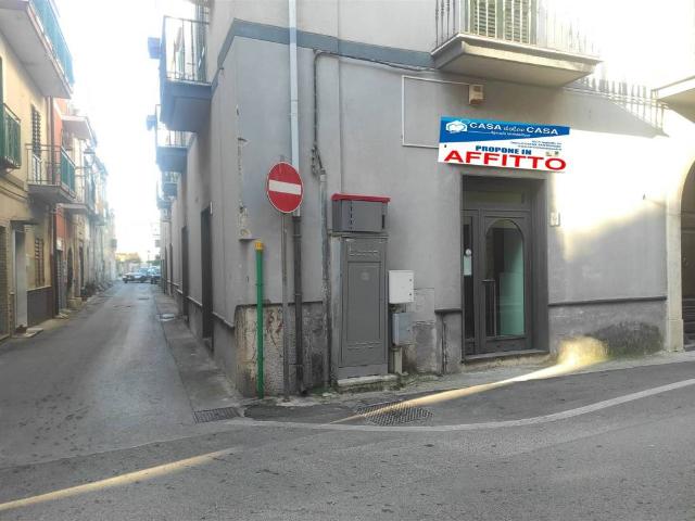 Locale Commerciale in affitto a Castel San Giorgio, Campania