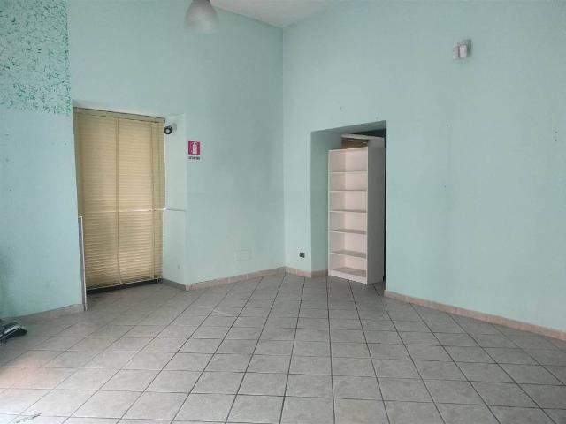 Locale Commerciale in affitto a Castel San Giorgio, Campania
