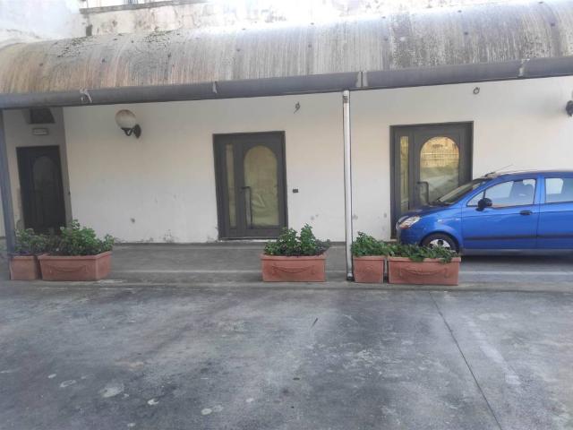 Locale Commerciale in affitto a Castel San Giorgio, Campania