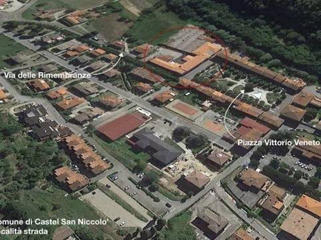 Locale Commerciale in affitto a Strada in Casentino, Castel San Niccolò