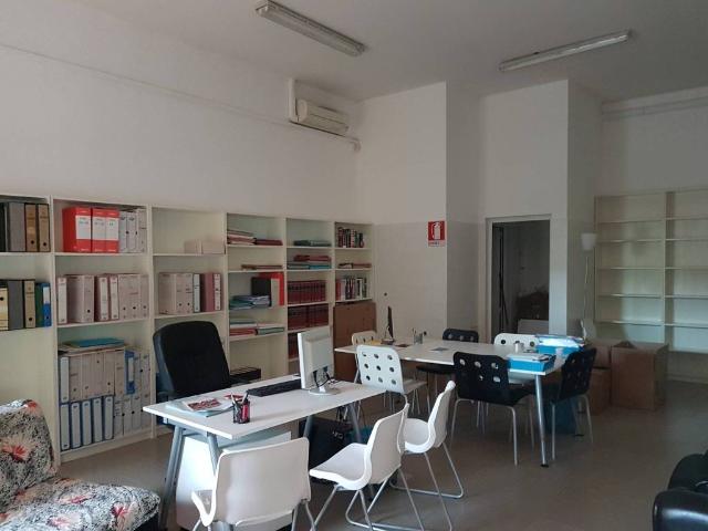 Locale Commerciale in affitto a Nuovo Circondario Imolese, Castel San Pietro Terme
