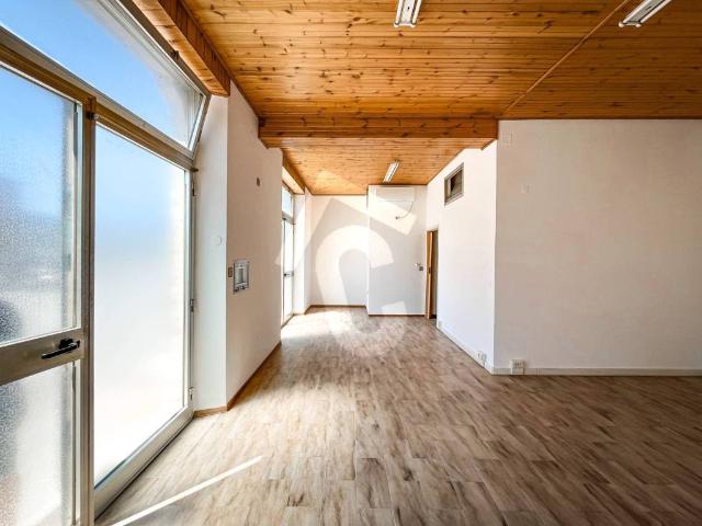 Locale Commerciale in affitto a Marche, Ancona