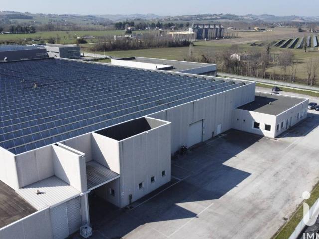 Locale Commerciale in affitto a Iesina II, Marche