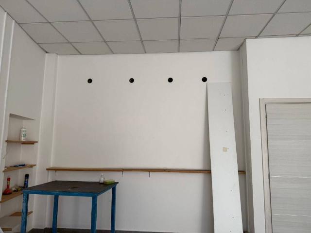 Locale Commerciale in affitto a Via Sicilia, Marche
