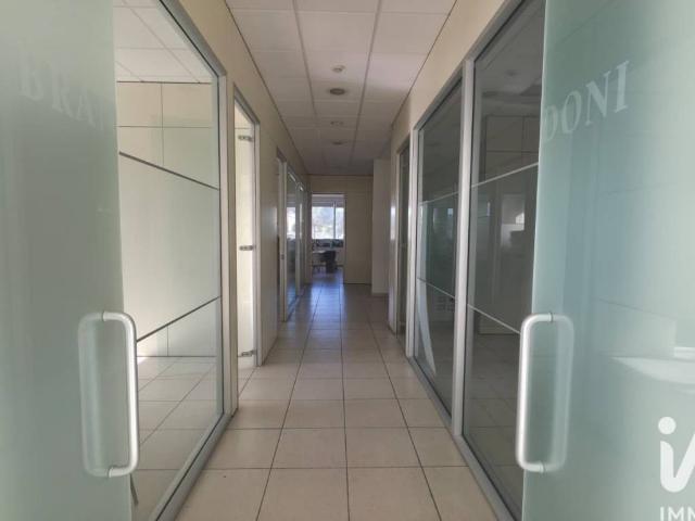 Locale Commerciale in affitto a Iesina II, Marche
