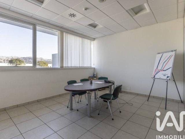 Locale Commerciale in affitto a Cerretano, Marche