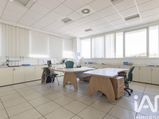 Locale Commerciale in affitto a Cerretano, Marche