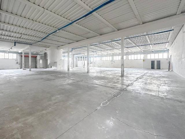Locale Commerciale in affitto a Castelfranco Di Sotto, Toscana
