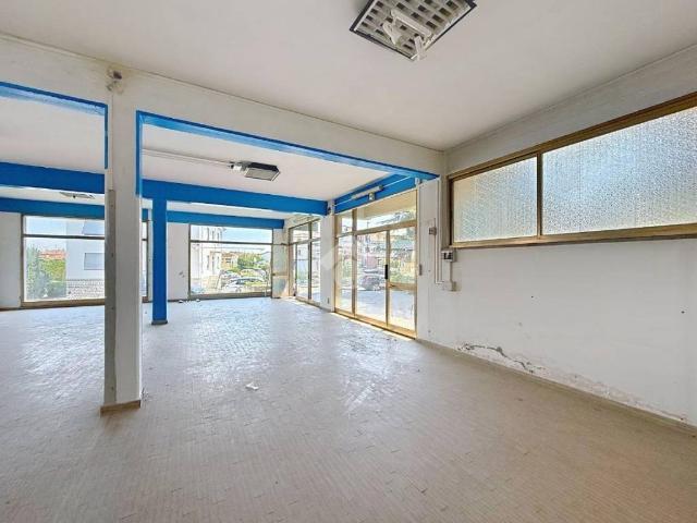 Locale Commerciale in affitto a Castelfranco Di Sotto, Toscana