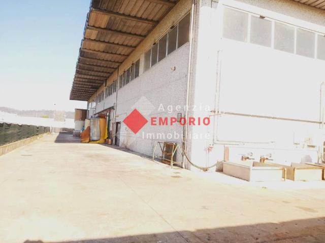 Locale Commerciale in affitto a Castelfranco Di Sotto, Toscana