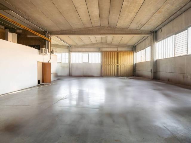 Locale Commerciale in affitto a Pilastrello, Castelfranco Emilia