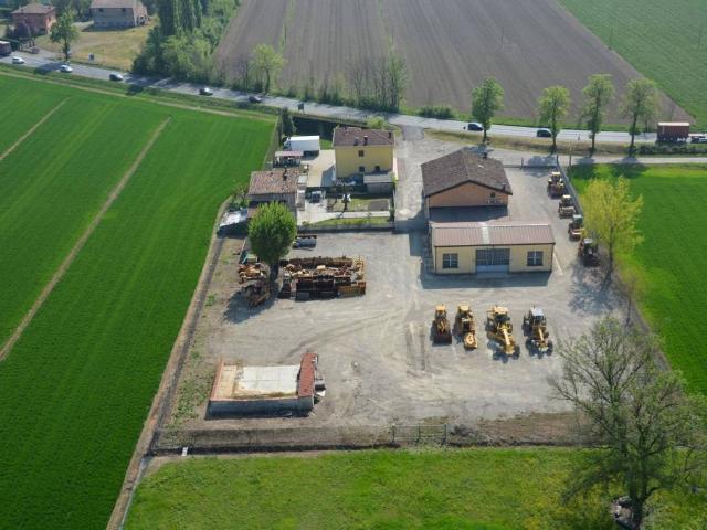 Locale Commerciale in affitto a Unione dei comuni del Sorbara, Castelfranco Emilia