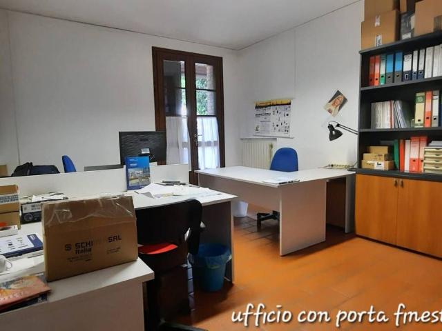 Locale Commerciale in affitto a Unione dei comuni del Sorbara, Castelfranco Emilia