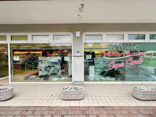 Locale Commerciale in affitto a Castelfranco Veneto, Veneto