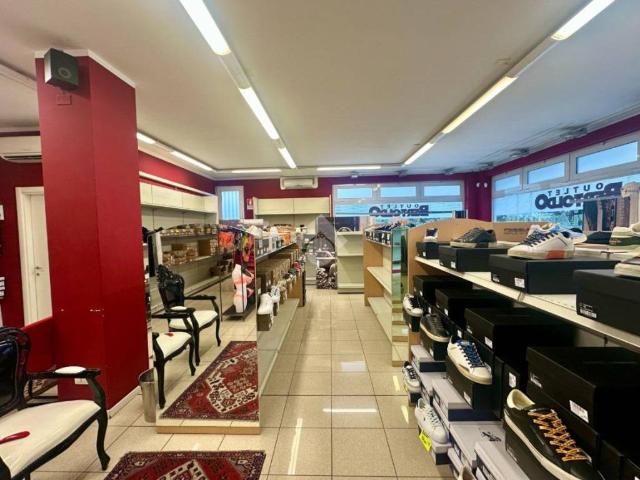 Locale Commerciale in affitto a Castelfranco Veneto, Veneto