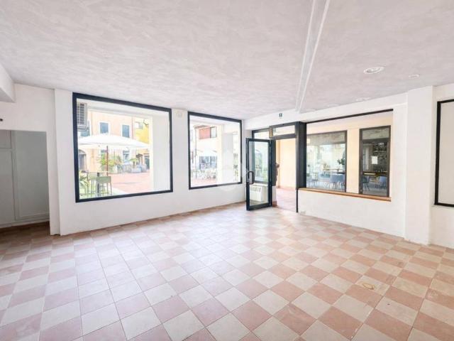 Locale Commerciale in affitto a Castelfranco Veneto, Veneto