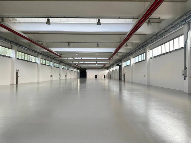 Locale Commerciale in affitto a Castelfranco Veneto, Veneto